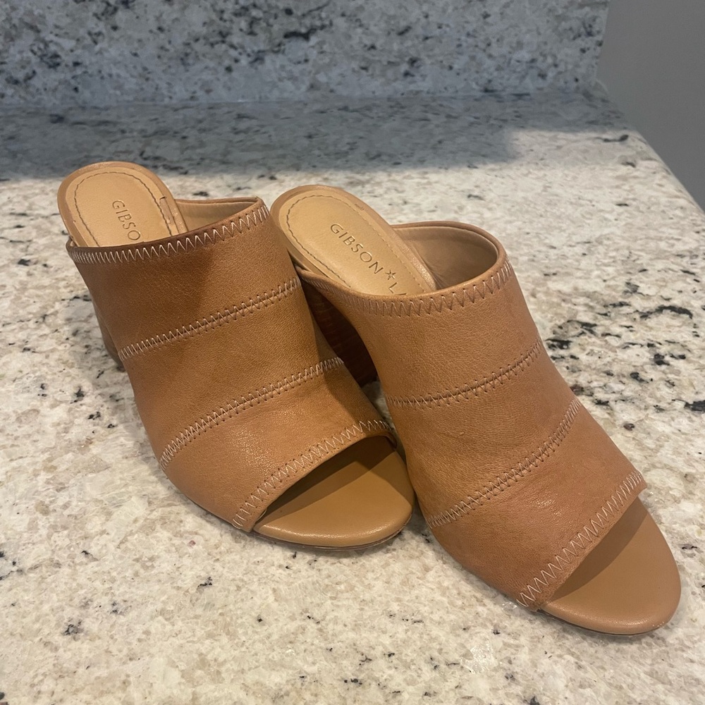 Tan Gibson Latimer heel.
